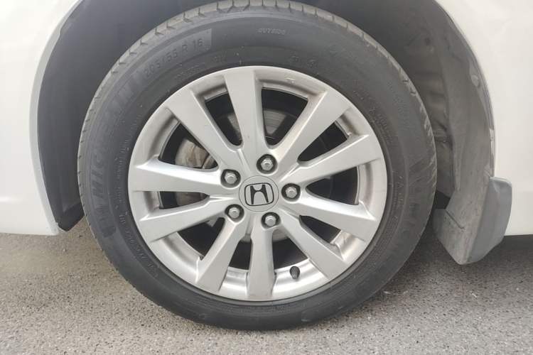 Used Honda Civic 2014 1.8L Automatic Classic Edition Left Front Wheel Hub