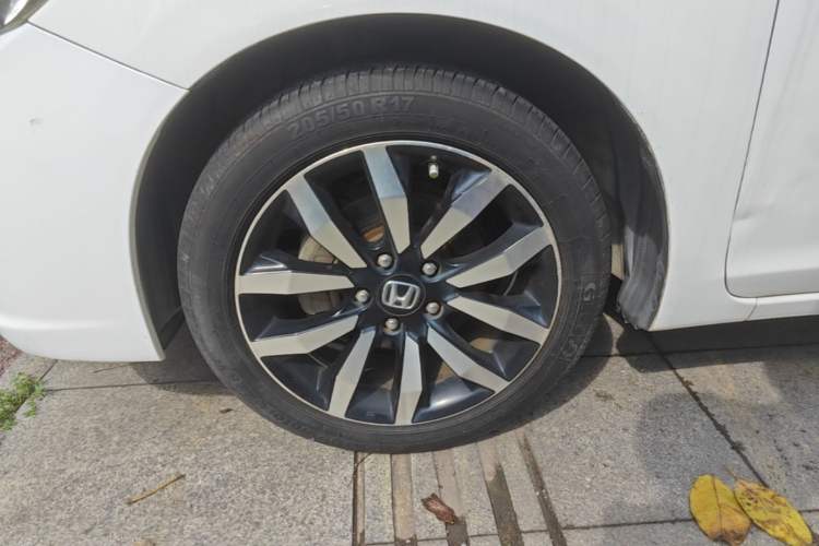 Used Honda Civic 2014 1.8L automatic luxury edition Left Front Wheel Hub
