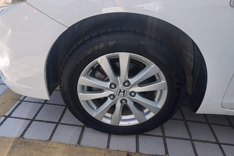 Used Honda Civic 2014 1.8L automatic comfort version Left Front Wheel Hub