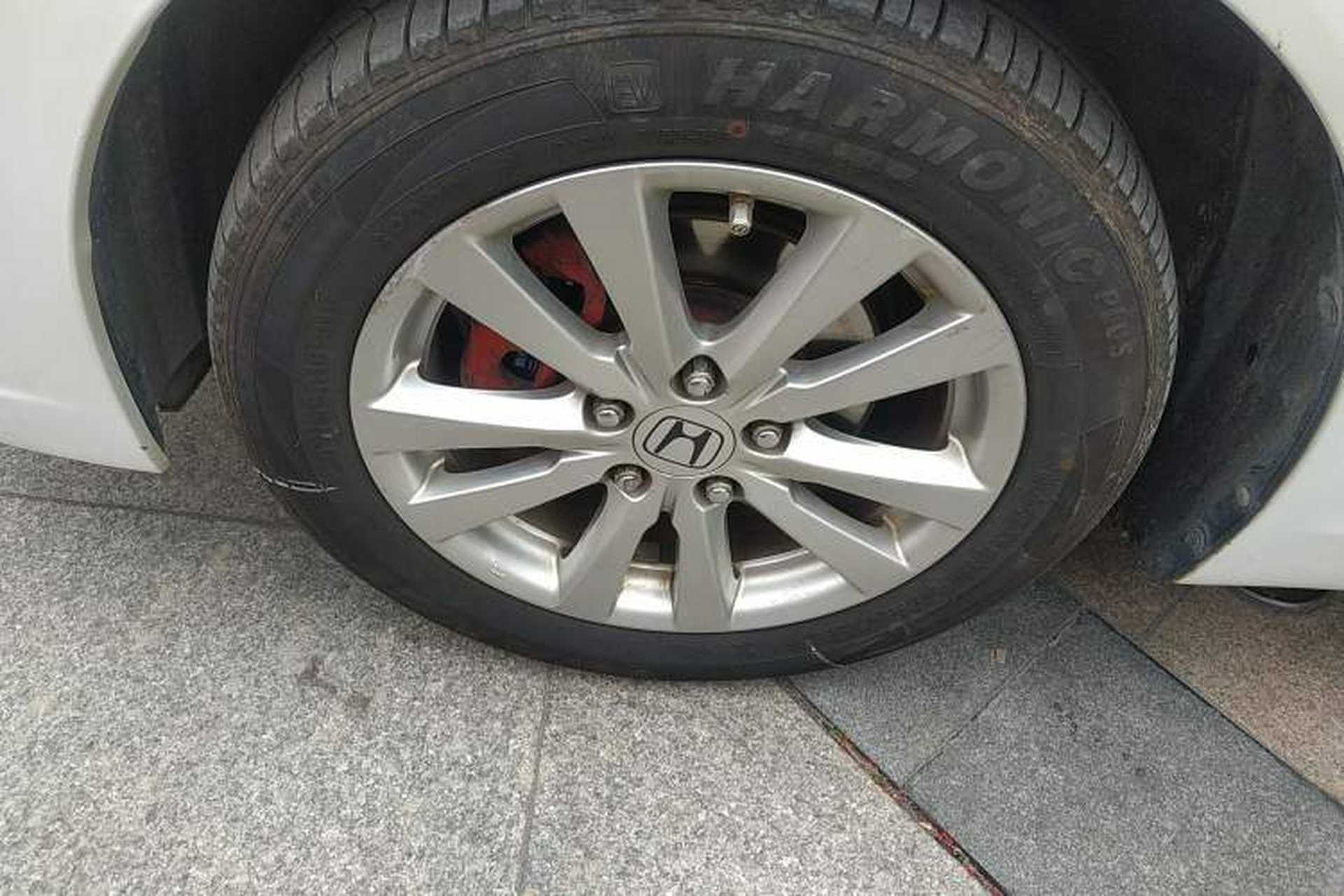 Used Honda Civic 2014 1.8L automatic comfort version Left Front Wheel Hub