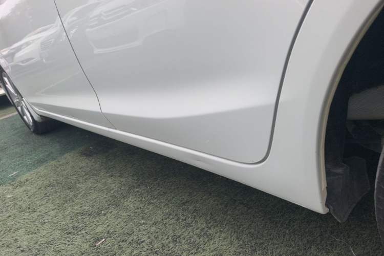 Used Honda Civic 2014 1.8L automatic comfort version Left Side Sill