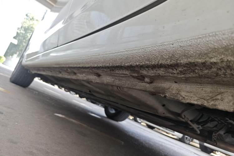 Used Honda Civic 2014 1.8L automatic comfort version Left Side Sill