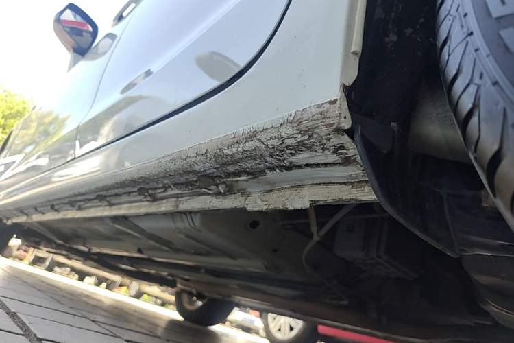 Used Honda Civic 2014 1.8L automatic comfort version Left Side Sill