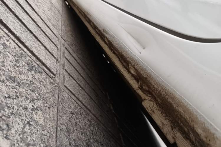 Used Honda Civic 2014 1.8L automatic comfort version Left Side Sill