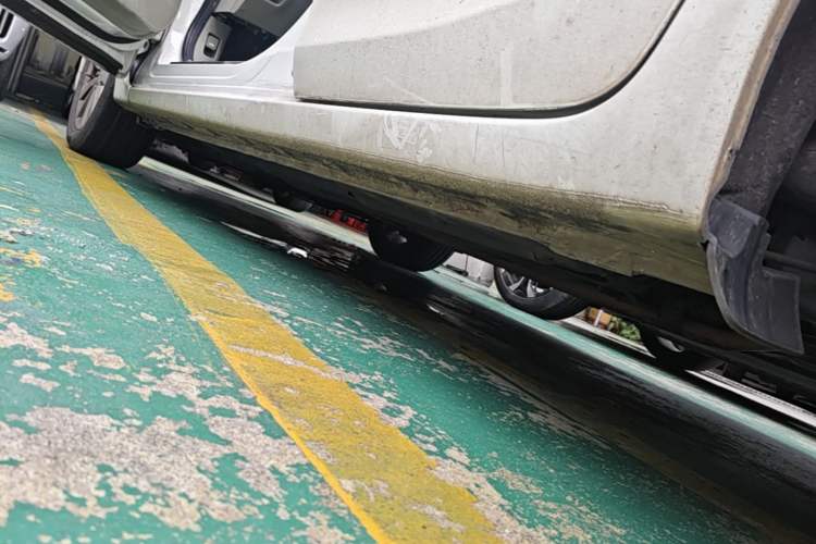 Used Honda Civic 2014 1.8L automatic comfort version Left Side Sill