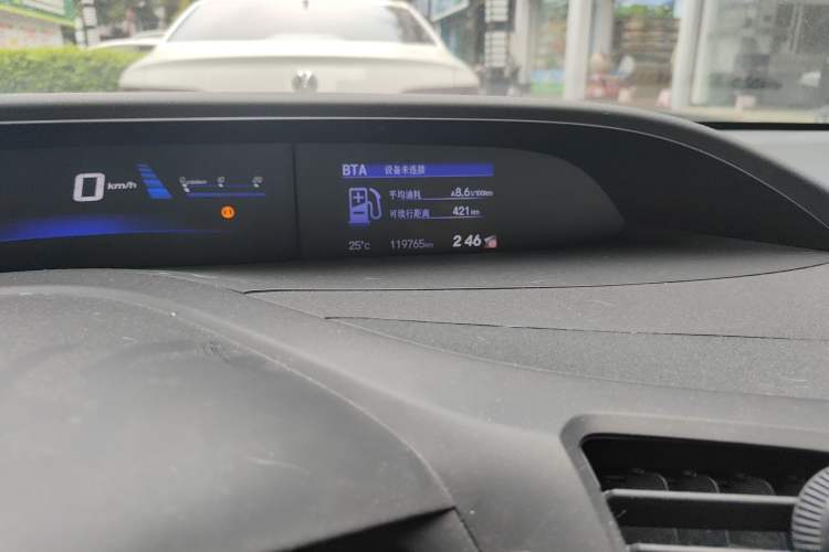 Used Honda Civic 2014 1.8L automatic comfort version Odometer Close Up