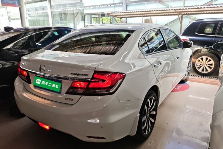 Used Honda Civic 2014 1.8L automatic luxury edition Rear Right 45 Deg
