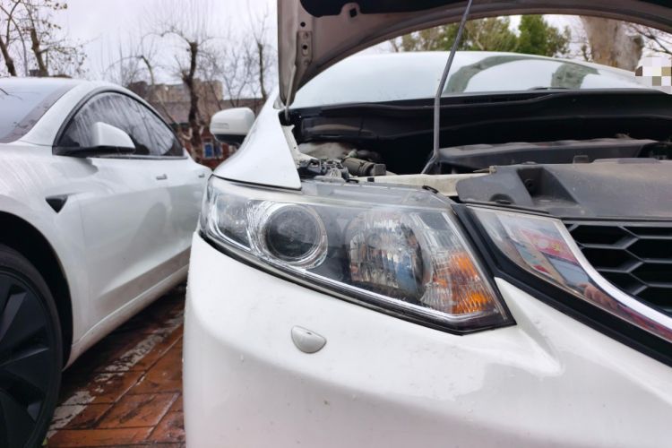 Used Honda Civic 2014 1.8L automatic luxury edition Right Front Headlight