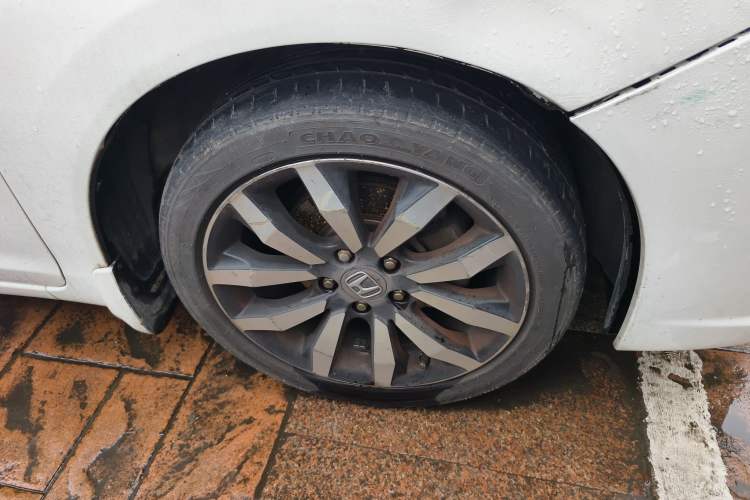 Used Honda Civic 2014 1.8L automatic luxury edition Right Front Wheel Hub