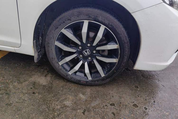 Used Honda Civic 2014 1.8L automatic luxury edition Right Front Wheel Hub