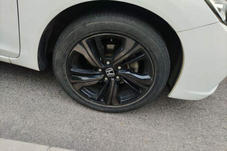 Used Honda Civic 2014 1.8L automatic luxury edition Right Front Wheel Hub