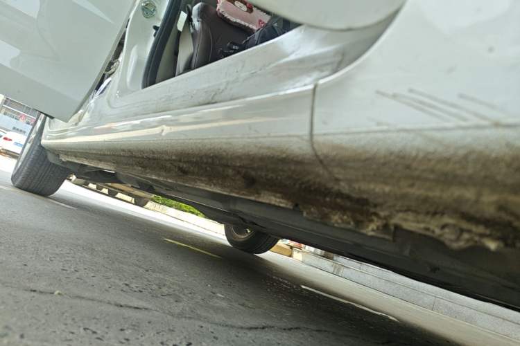 Used Honda Civic 2014 1.8L automatic comfort version Right Side Sill