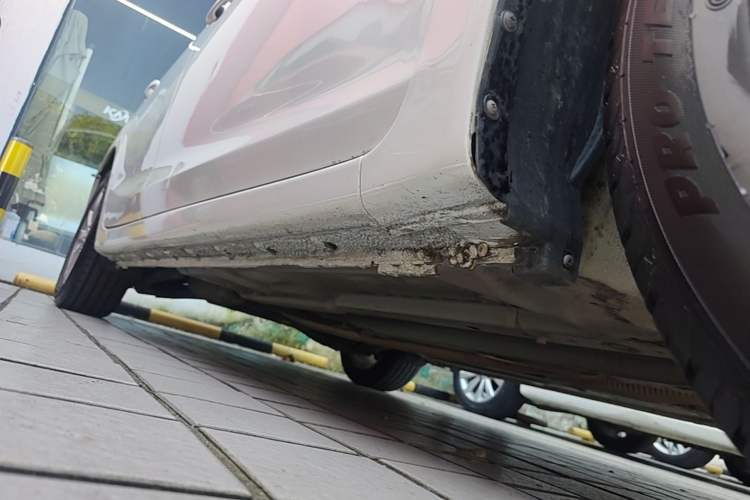 Used Honda Civic 2014 1.8L automatic comfort version Right Side Sill