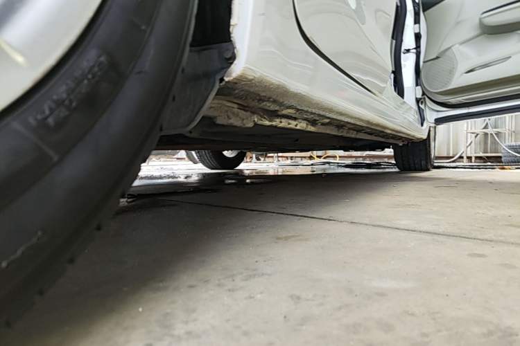 Used Honda Civic 2014 1.8L automatic comfort version Right Side Sill
