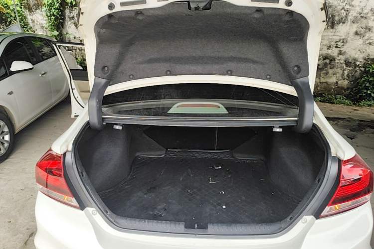 Used Honda Civic 2014 1.8L automatic comfort version Trunk