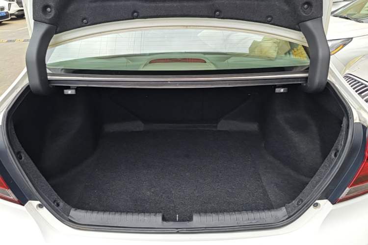 Used Honda Civic 2014 1.8L automatic luxury edition Trunk