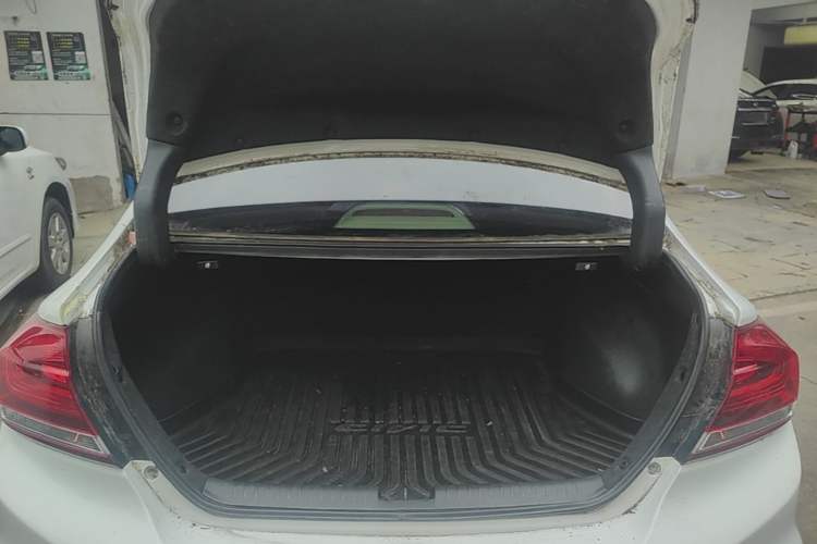 Used Honda Civic 2014 1.8L automatic comfort version Trunk