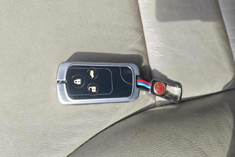 Used Honda Civic 2014 1.8L automatic luxury edition Vehicle Key
