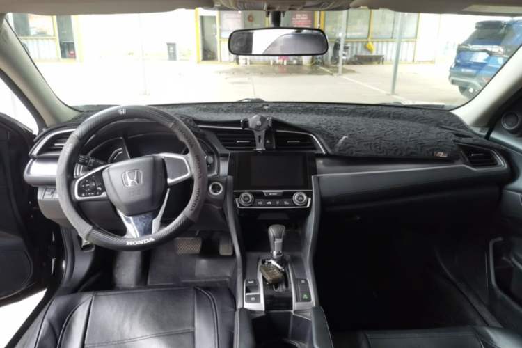 Used Honda Civic 2016 220TURBO CVT Luxury Edition Center Console