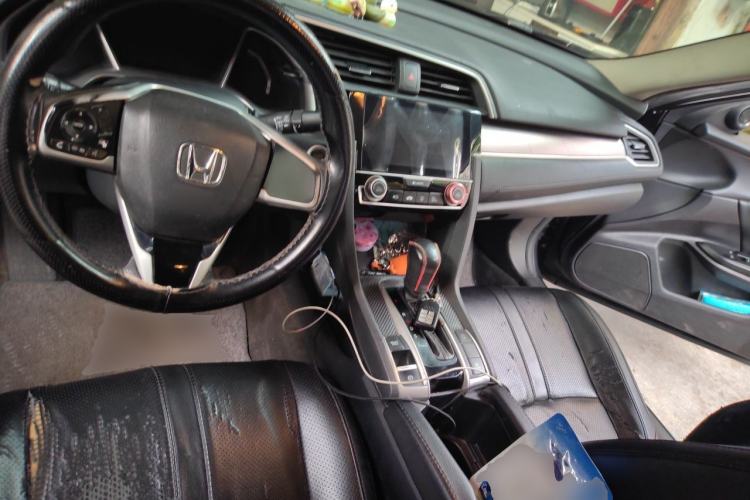 Used Honda Civic 2016 220TURBO CVT Luxury Edition Center Console