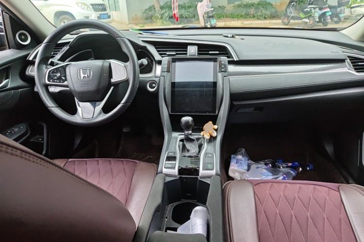 Used Honda Civic 2016 220TURBO Manual Luxury Edition Center Console
