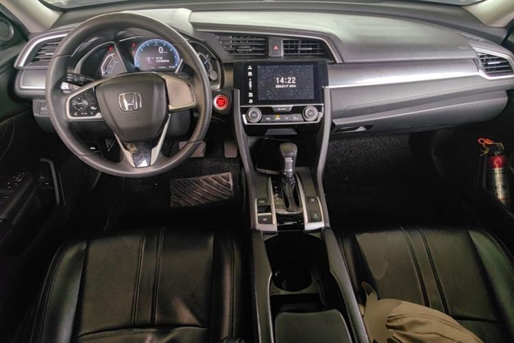 Used Honda Civic 2016 220TURBO CVT Luxury Edition Center Console
