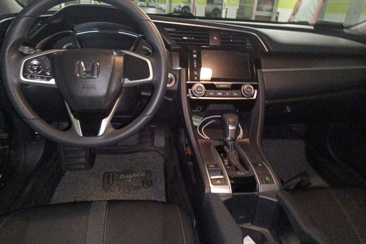 Used Honda Civic 2016 220TURBO CVT Luxury Edition Center Console