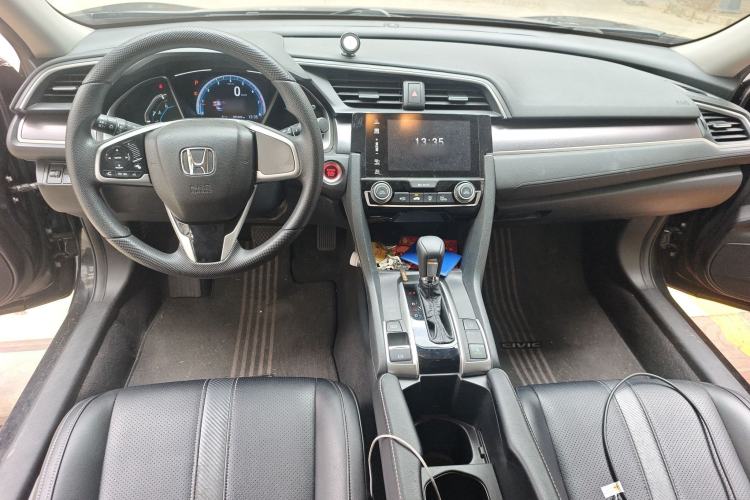 Used Honda Civic 2016 220TURBO CVT Luxury Edition Center Console
