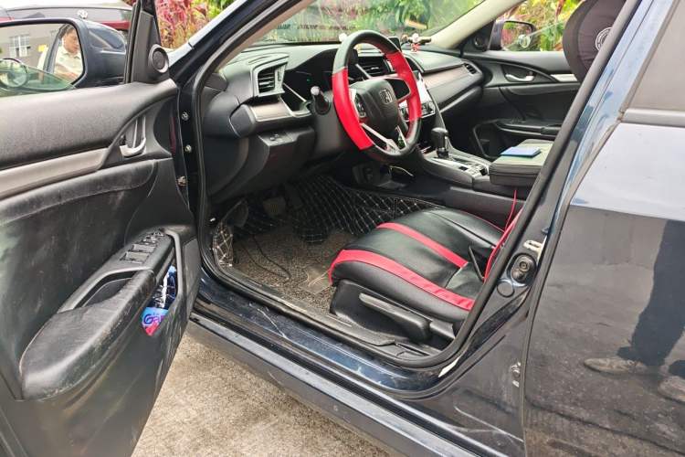 Used Honda Civic 2016 220TURBO CVT Luxury Edition Driver Seat