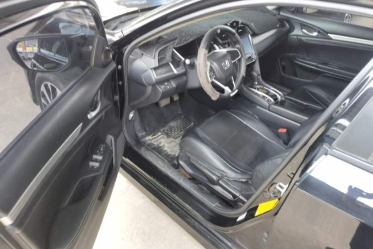 Used Honda Civic 2016 220TURBO CVT Luxury Edition Driver Seat