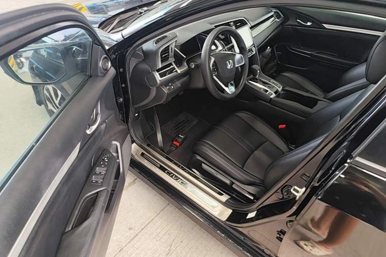 Used Honda Civic 2016 220TURBO CVT Luxury Edition Driver Seat