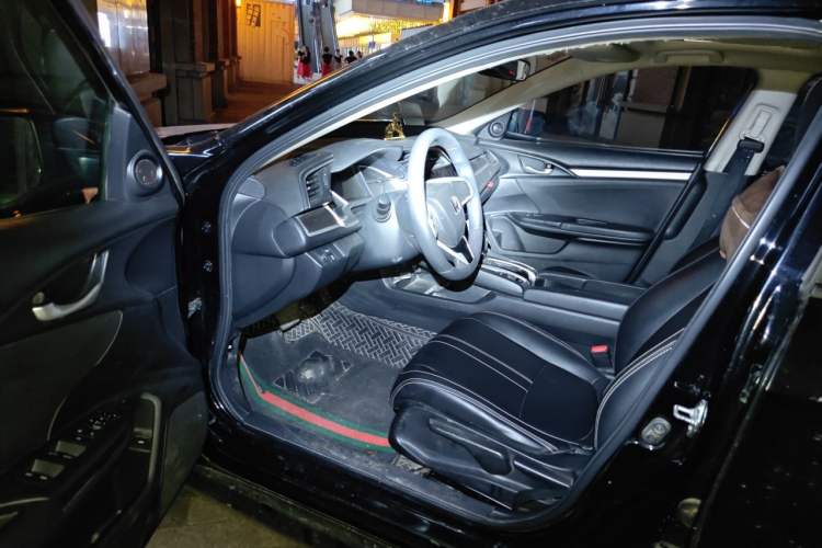 Used Honda Civic 2016 220TURBO CVT Luxury Edition Driver Seat