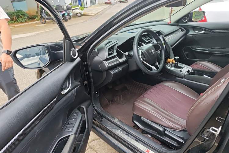 Used Honda Civic 2016 220TURBO Manual Luxury Edition Driver Seat