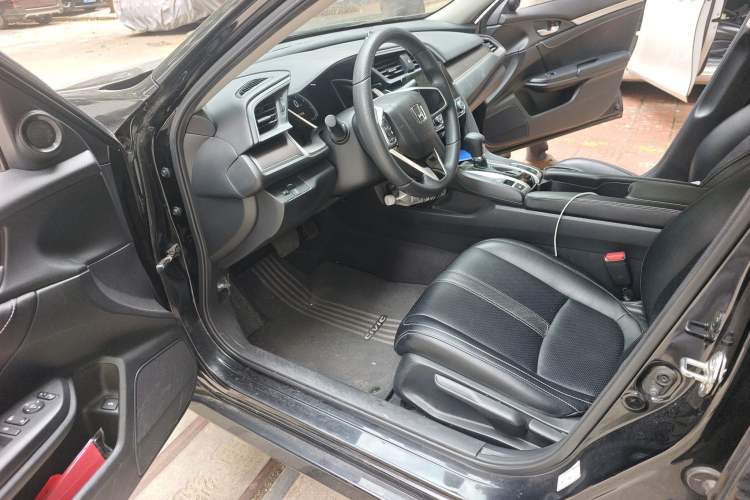 Used Honda Civic 2016 220TURBO CVT Luxury Edition Driver Seat