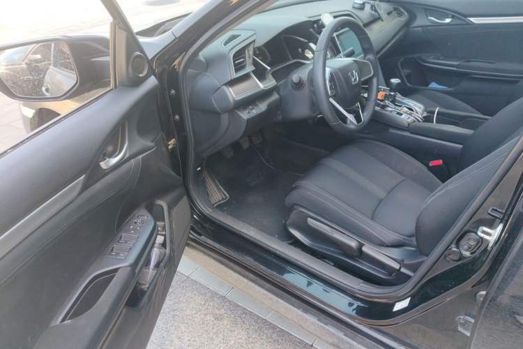 Used Honda Civic 2016 220TURBO Manual Luxury Edition Driver Seat