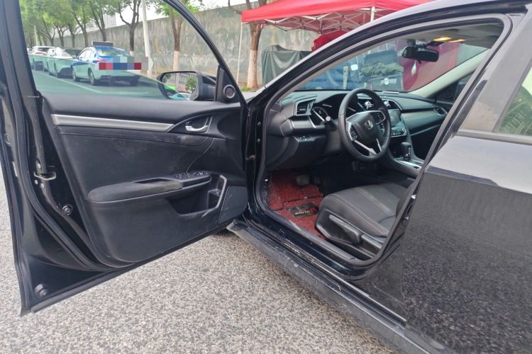Used Honda Civic 2016 220TURBO CVT Luxury Edition Driver Seat