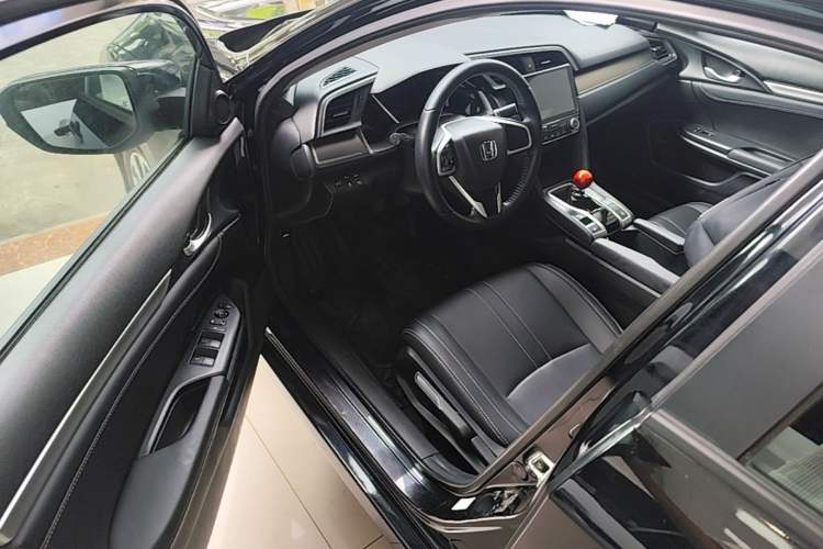 Used Honda Civic 2016 220TURBO CVT Luxury Edition Driver Seat