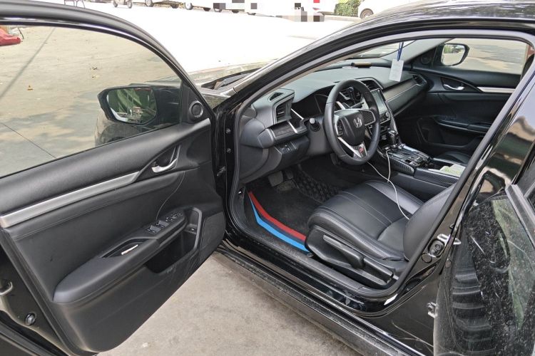 Used Honda Civic 2016 220TURBO CVT Luxury Edition Driver Seat