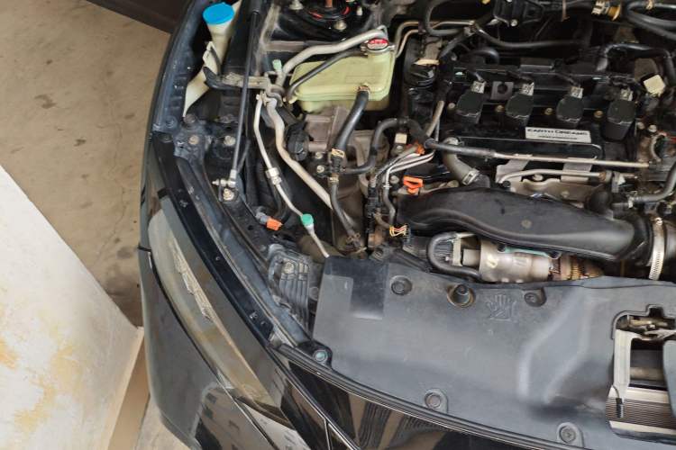 Used Honda Civic 2016 220TURBO CVT Luxury Edition Engine Bay Right