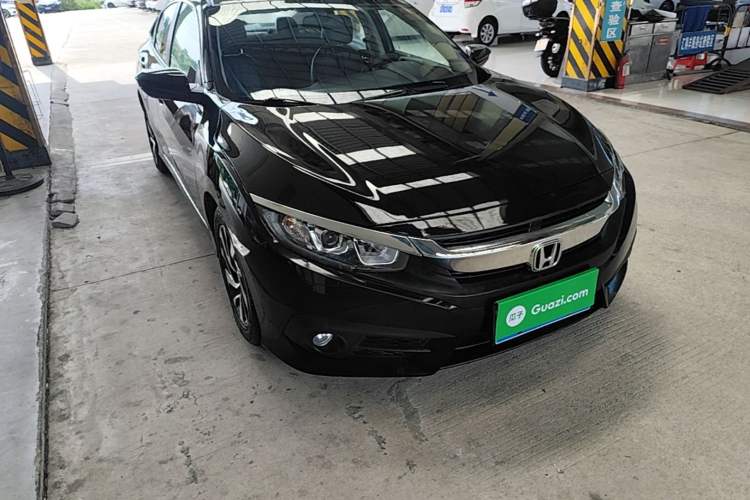 Used Honda Civic 2016 220TURBO CVT Luxury Edition Front Right 45 Deg