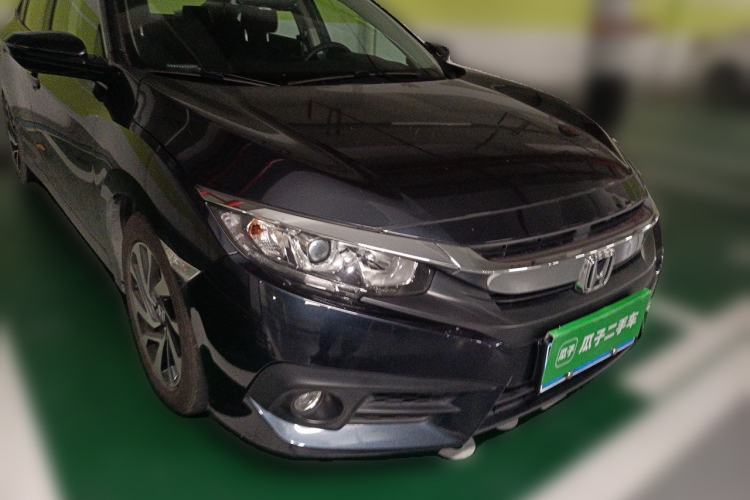 Used Honda Civic 2016 220TURBO CVT Luxury Edition Front Right 45 Deg