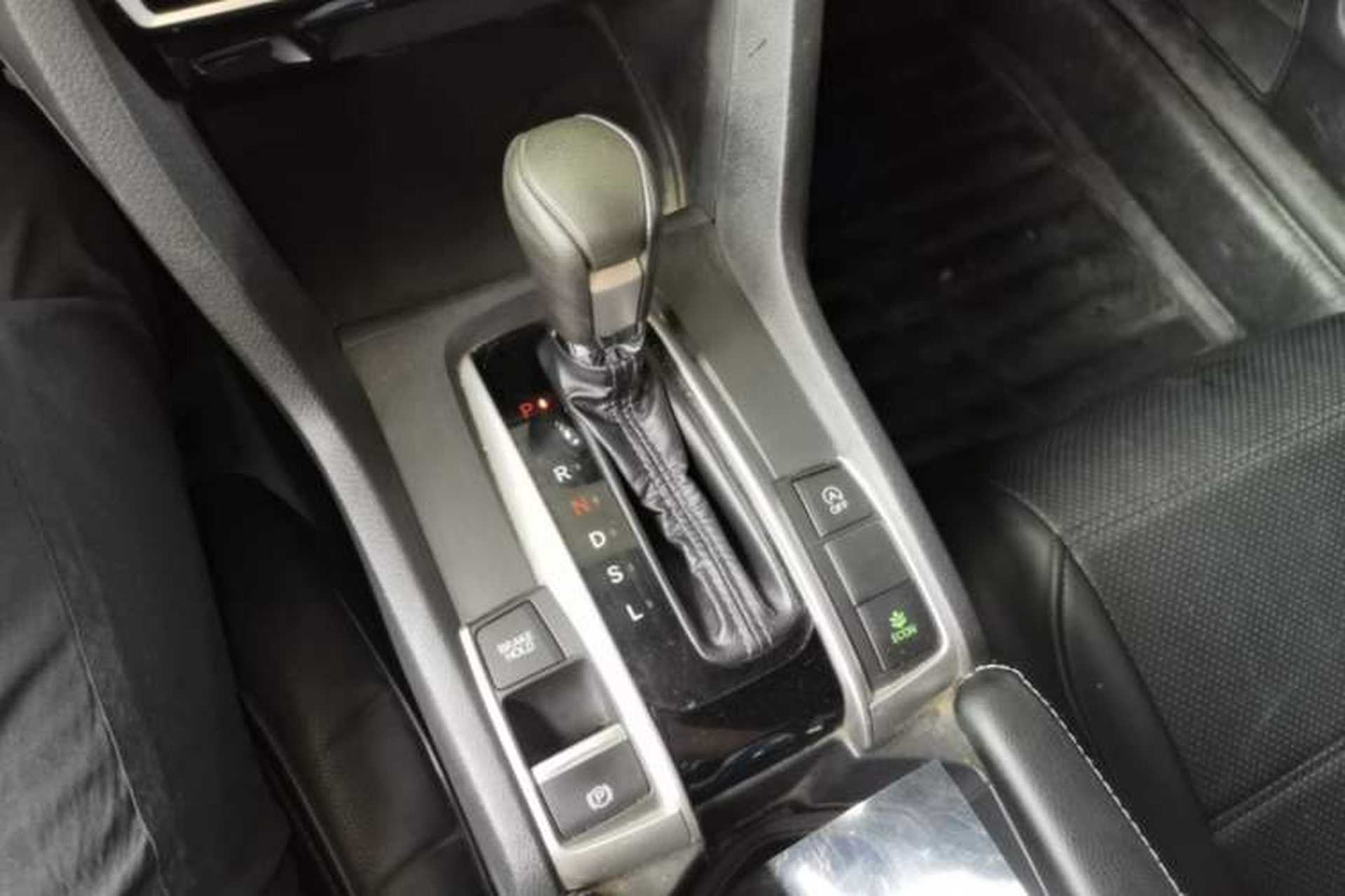 Used Honda Civic 2016 220TURBO CVT Luxury Edition Gear Lever