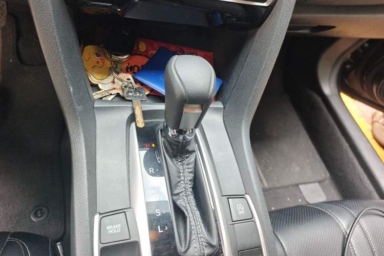 Used Honda Civic 2016 220TURBO CVT Luxury Edition Gear Lever