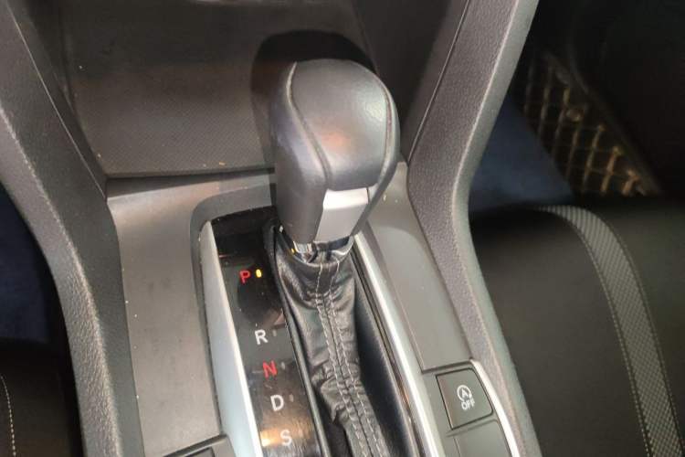 Used Honda Civic 2016 220TURBO CVT Luxury Edition Gear Lever