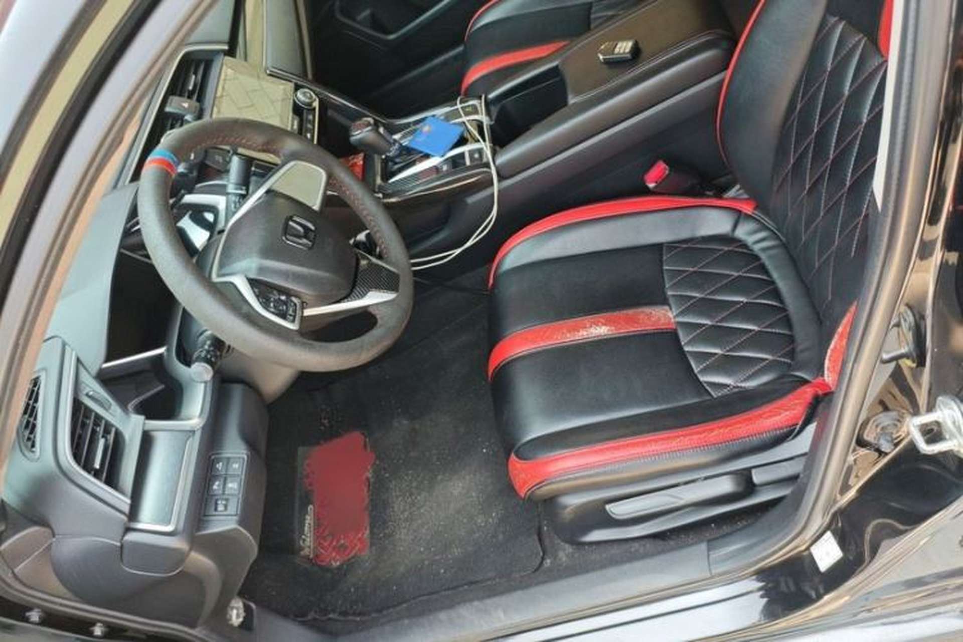 Used Honda Civic 2016 220TURBO CVT Luxury Edition Interior 2