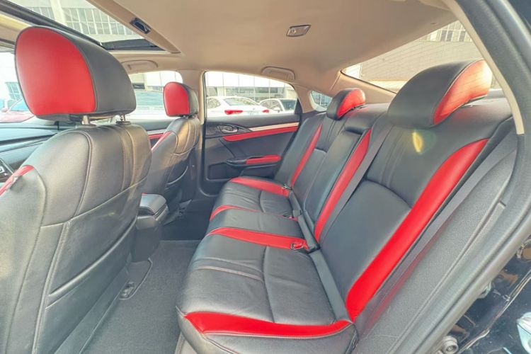 Used Honda Civic 2016 220TURBO CVT Luxury Edition Interior 3