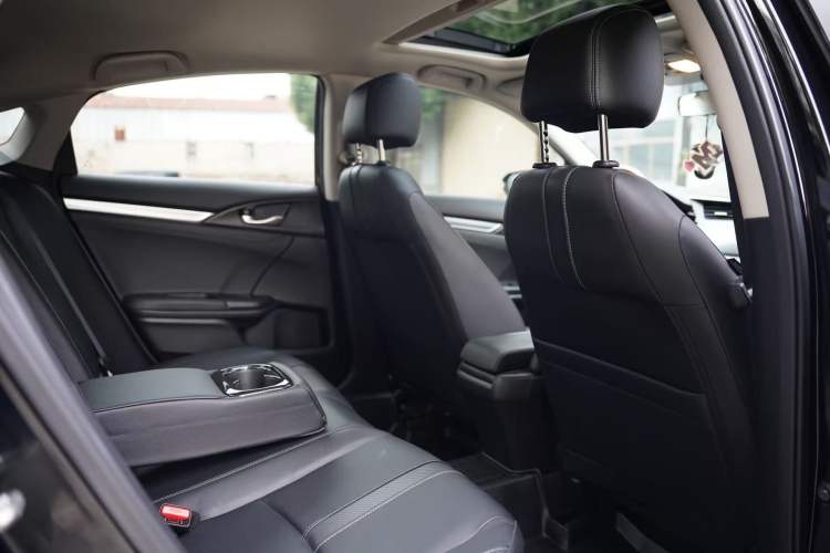 Used Honda Civic 2016 220TURBO CVT Prestige Edition Interior 4