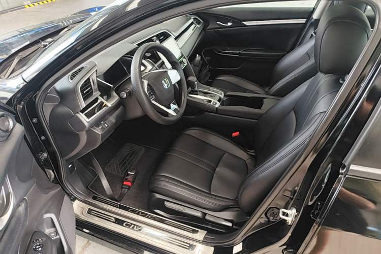 Used Honda Civic 2016 220TURBO CVT Luxury Edition Left Front Seat