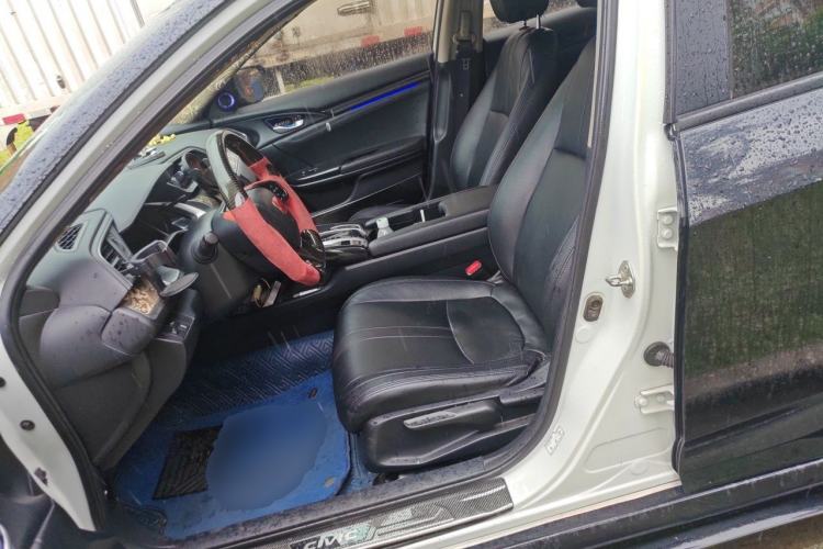 Used Honda Civic 2016 220TURBO CVT Luxury Edition Left Front Seat