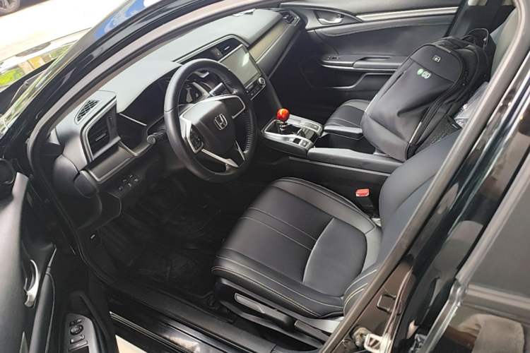Used Honda Civic 2016 220TURBO CVT Luxury Edition Left Front Seat